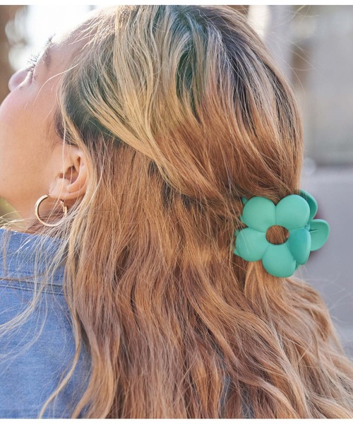 anap mimpi（アナップミンピ）の「フラワー ビッグ ヘアクリップ バンスクリップ（バレッタ/ヘアクリップ・レディース・オレンジ/ラベンダー/ベージュ/ライトブルー/ターコイズブルー・FREE）」の3枚目の写真