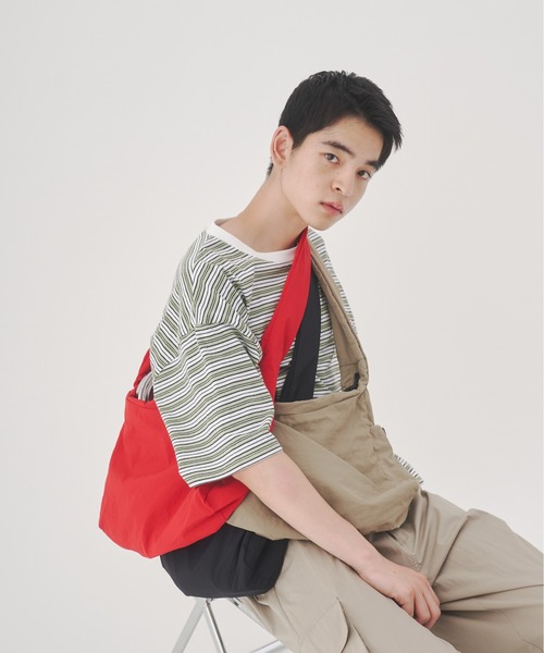 YOEL（ヨエル）の「YOEL - nylon shoulder bag / ナイロンショルダーバック（ショルダーバッグ・メンズ・レッド/グレイッシュベージュ/ブラック・FREE）」の16枚目の写真