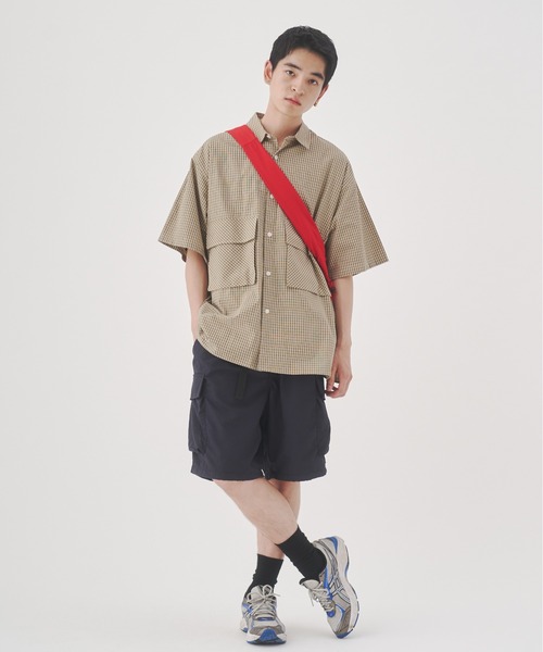 YOEL（ヨエル）の「YOEL - nylon shoulder bag / ナイロンショルダーバック（ショルダーバッグ・メンズ・レッド/グレイッシュベージュ/ブラック・FREE）」の11枚目の写真