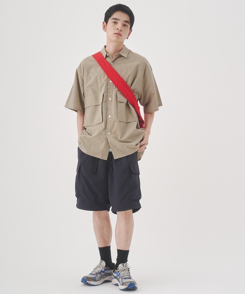 YOEL（ヨエル）の「YOEL - nylon shoulder bag / ナイロンショルダーバック（ショルダーバッグ・メンズ・レッド/グレイッシュベージュ/ブラック・FREE）」の12枚目の写真