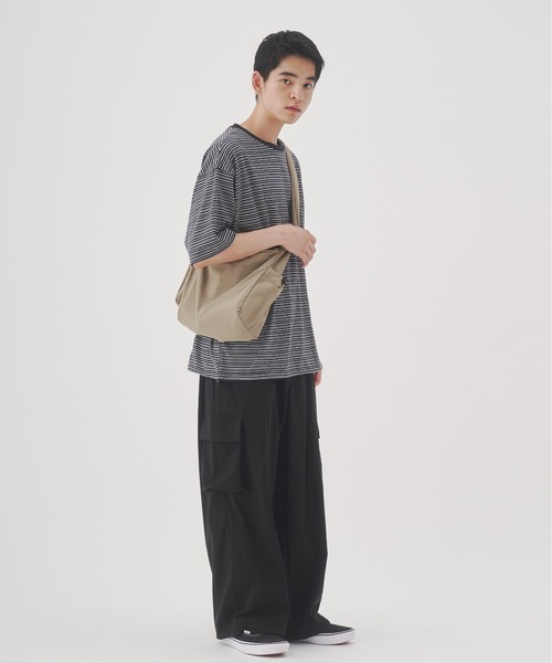YOEL（ヨエル）の「YOEL - nylon shoulder bag / ナイロンショルダーバック（ショルダーバッグ・メンズ・レッド/グレイッシュベージュ/ブラック・FREE）」の9枚目の写真
