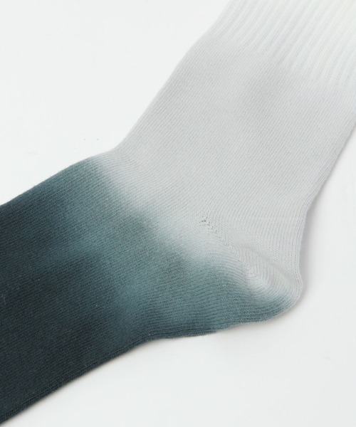 LAKOLE（ラコレ）の「ロンググラデーションソックス / 105163（ソックス/靴下・メンズ・レッド/グレー/ネイビー・FREE）」の5枚目の写真