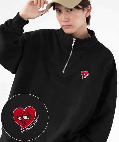 SIDEWAY STANCE（サイドウェイスタンス）の「【SIDEWAY STANCE】ワンポイント 刺しゅう スウェット ハーフジップトレーナー（スウェット・メンズ・グレー/ブラック/ブラック系/グレー系/ライトグレー/ライトグレー系/ブラック系1/ネイビー系1/グレー系1/ネイビー/ネイビー系・MEDIUM/LARGE/X-LARGE/SMALL）」の2枚目の写真