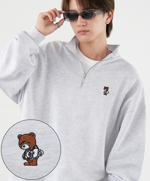 SIDEWAY STANCE（サイドウェイスタンス）の「【SIDEWAY STANCE】ワンポイント 刺しゅう スウェット ハーフジップトレーナー（スウェット・メンズ・グレー/ブラック/ブラック系/グレー系/ライトグレー/ライトグレー系/ブラック系1/ネイビー系1/グレー系1/ネイビー/ネイビー系・MEDIUM/LARGE/X-LARGE/SMALL）」の4枚目の写真