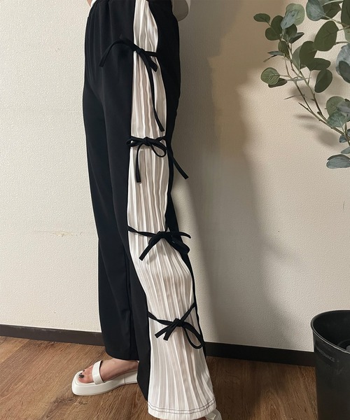SHEPP（シープ）の「サイドリボン スリット プリーツ ストレートパンツ（その他パンツ・レディース・ブラック・M/L/XL）」の4枚目の写真