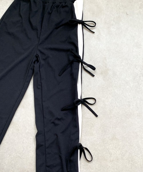 黒、バックリボンスリット短めパンツサイズ40.42 黒、バックリボン