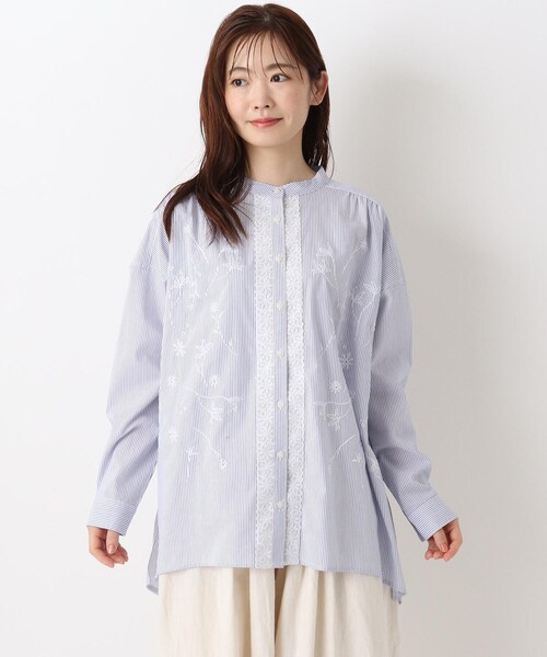 one'sterrace（ワンズテラス）の「刺繍入り フレアシルエットチュニックシャツ（シャツ/ブラウス・レディース・ベージュ系8/ブルー系その他7・02）」の2枚目の写真