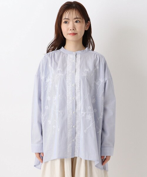 one'sterrace（ワンズテラス）の「刺繍入り フレアシルエットチュニックシャツ（シャツ/ブラウス・レディース・ベージュ系8/ブルー系その他7・02）」の3枚目の写真