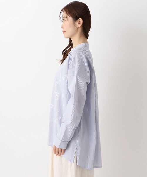 one'sterrace（ワンズテラス）の「刺繍入り フレアシルエットチュニックシャツ（シャツ/ブラウス・レディース・ベージュ系8/ブルー系その他7・02）」の4枚目の写真