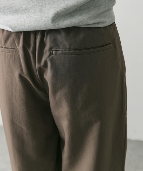 URBAN RESEARCH DOORS（アーバンリサーチドアーズ）の「『吸水速乾』セオアルファワンタックトラウザー（その他パンツ・メンズ・ネイビー/モカ/チャコールグレー・LARGE/MEDIUM）」の7枚目の写真