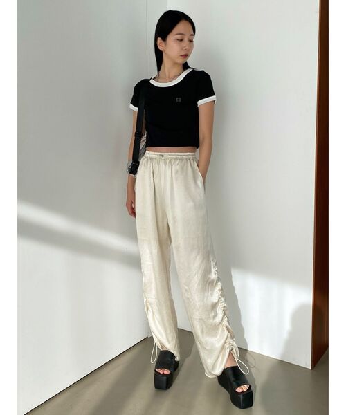 EMODA（エモダ）の「グロスルーズパンツ（その他パンツ・レディース・ブラック/グリーン/アイボリー・FREE）」の19枚目の写真