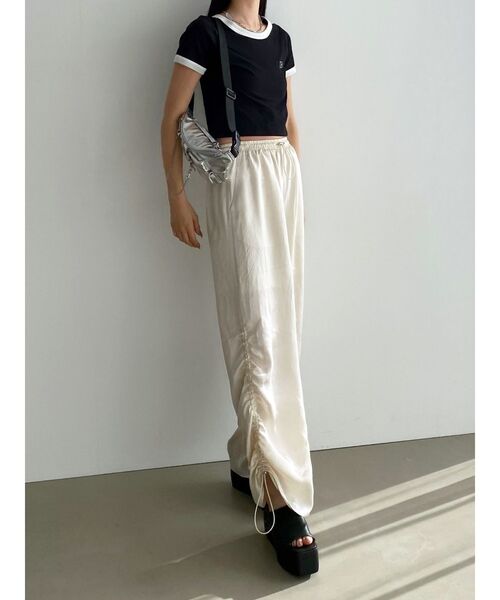 EMODA（エモダ）の「グロスルーズパンツ（その他パンツ・レディース・ブラック/グリーン/アイボリー・FREE）」の21枚目の写真