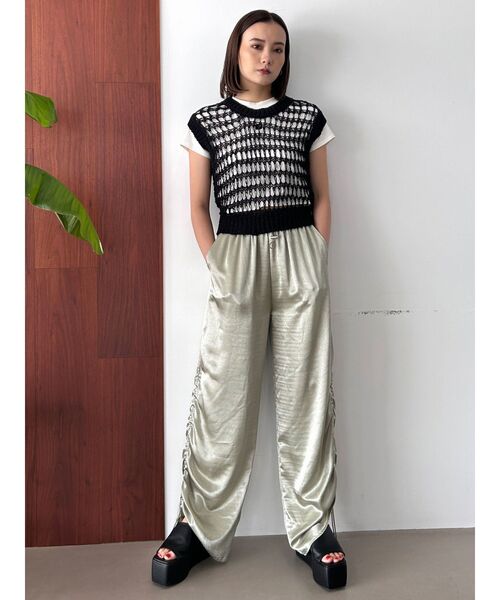 EMODA（エモダ）の「グロスルーズパンツ（その他パンツ・レディース・ブラック/グリーン/アイボリー・FREE）」の5枚目の写真