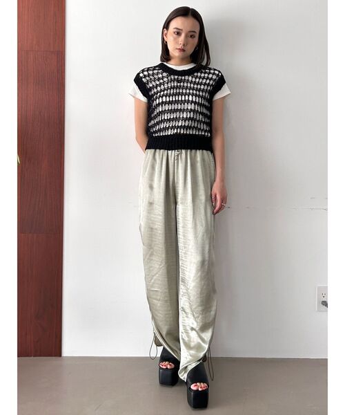 EMODA（エモダ）の「グロスルーズパンツ（その他パンツ・レディース・ブラック/グリーン/アイボリー・FREE）」の7枚目の写真