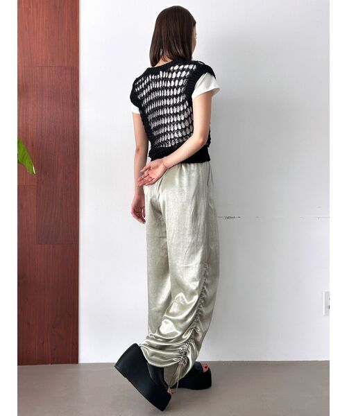 EMODA（エモダ）の「グロスルーズパンツ（その他パンツ・レディース・ブラック/グリーン/アイボリー・FREE）」の8枚目の写真