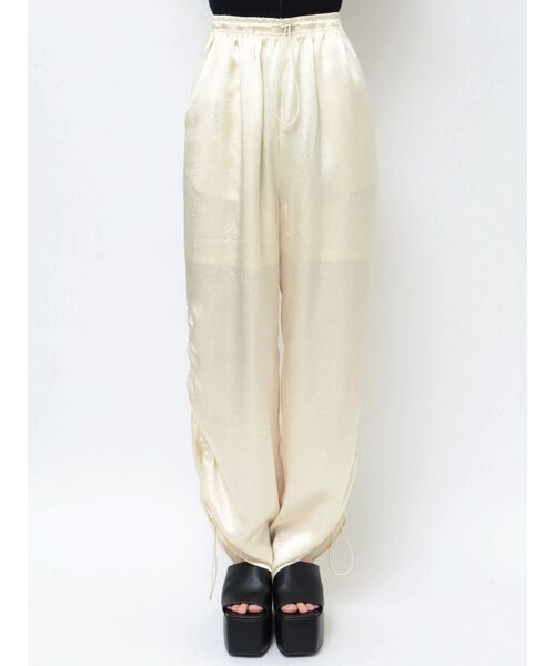 EMODA（エモダ）の「グロスルーズパンツ（その他パンツ・レディース・ブラック/グリーン/アイボリー・FREE）」の9枚目の写真