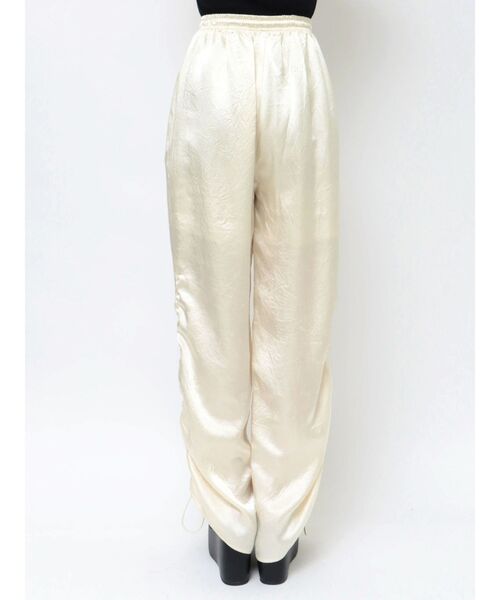 EMODA（エモダ）の「グロスルーズパンツ（その他パンツ・レディース・ブラック/グリーン/アイボリー・FREE）」の11枚目の写真