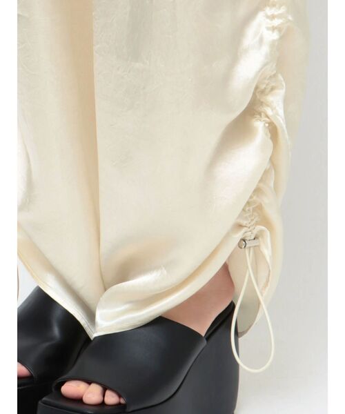 EMODA（エモダ）の「グロスルーズパンツ（その他パンツ・レディース・ブラック/グリーン/アイボリー・FREE）」の13枚目の写真