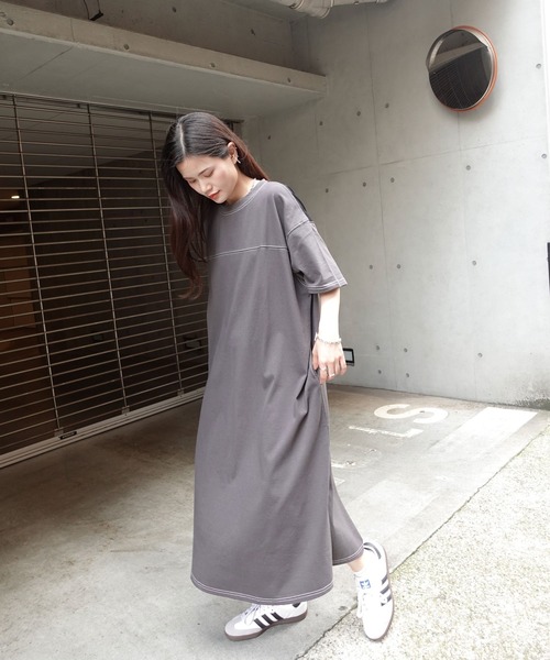 CORNERS(コーナーズ)の「配色ステッチオーバーサイズ半袖Tシャツワンピース(ワンピース・レディース・チャコールグレー/グレイッシュベージュ/イエロー/ネイビー/ブルー/ブラック・FREE)」の14枚目の写真