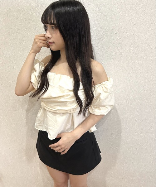 COMON+(コモンプラス)の「2WAYで着られる パフスリーブオフショルダーチューブトップ ブラウス(チューブトップ・レディース・ブラック/グレー/クリーム・M/S/L)」の10枚目の写真