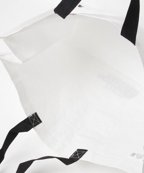 THE NORTH FACE(ザノースフェイス)の「【THE NORTH FACE】ノースフェイス SHOPPER BAG ホワイトレーベル ショッパーバッグ Mサイズ(トートバッグ・レディース・ホワイト・M)」の4枚目の写真