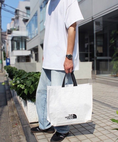 THE NORTH FACE(ザノースフェイス)の「【THE NORTH FACE】ノースフェイス SHOPPER BAG ホワイトレーベル ショッパーバッグ Mサイズ(トートバッグ・レディース・ホワイト・M)」の8枚目の写真