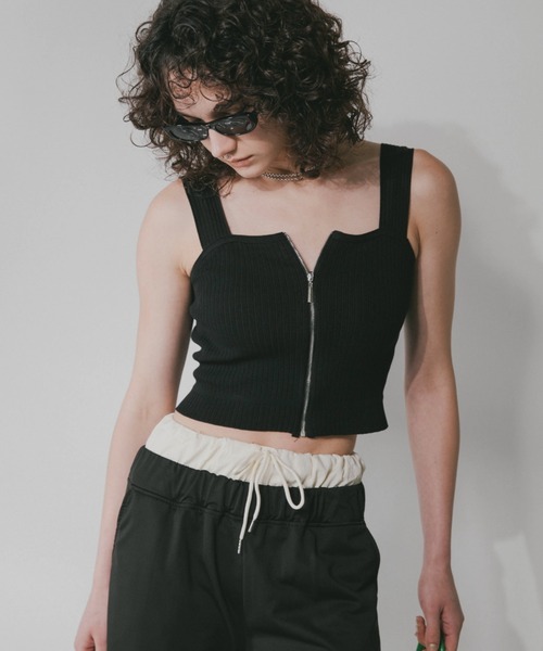 Solace（ソレイス）の「スクエアカットジップトップス（タンクトップ・レディース・ブラック/ホワイト・FREE）」の6枚目の写真
