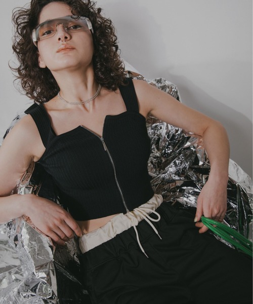 Solace（ソレイス）の「スクエアカットジップトップス（タンクトップ・レディース・ブラック/ホワイト・FREE）」の9枚目の写真