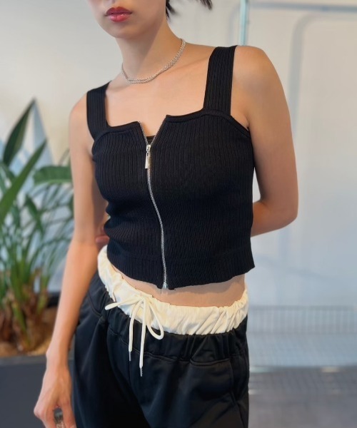 Solace（ソレイス）の「スクエアカットジップトップス（タンクトップ・レディース・ブラック/ホワイト・FREE）」の11枚目の写真