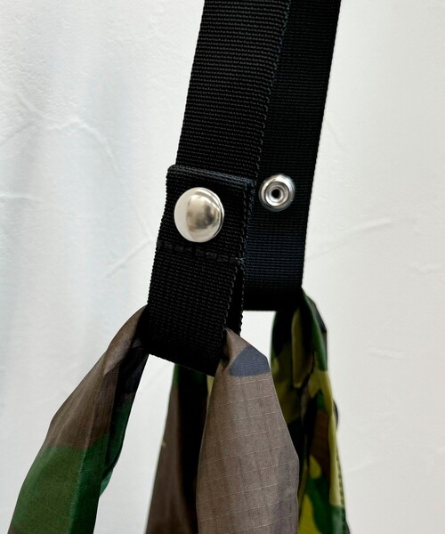 fredy emue（フレディエミュ）の「【Drifter/ドリフター】 POCKETABLE TOTE（トートバッグ・レディース・グリーン系その他3/ブラック・FREE）」の4枚目の写真