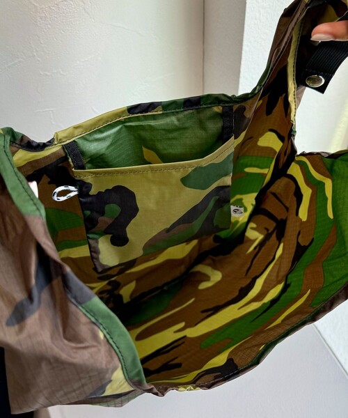 fredy emue（フレディエミュ）の「【Drifter/ドリフター】 POCKETABLE TOTE（トートバッグ・レディース・グリーン系その他3/ブラック・FREE）」の7枚目の写真