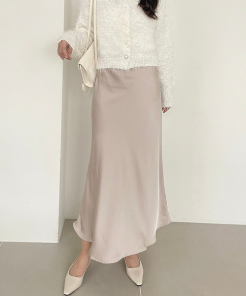 Ada.(エイダ)の「サテン セミフレア ロングスカート(スカート・レディース・ブラウン/アイボリー/ブラック/グレー・M/L)」の5枚目の写真