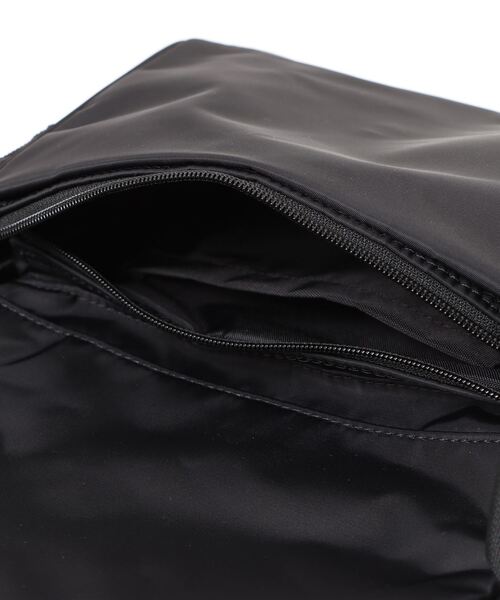 Manhattan Portage（マンハッタンポーテージ）の「Whitehall Shoulder Bag PEANUTS FW2024（ショルダーバッグ・レディース・ブラック・SMALL）」の17枚目の写真