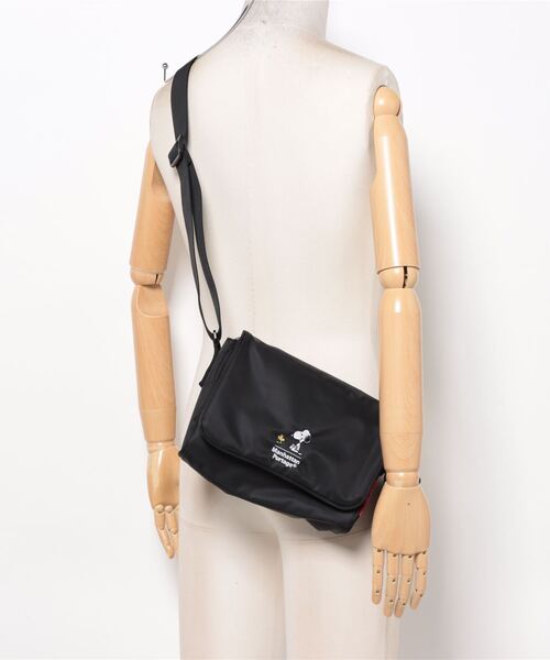 Manhattan Portage（マンハッタンポーテージ）の「Whitehall Shoulder Bag PEANUTS FW2024（ショルダーバッグ・レディース・ブラック・SMALL）」の18枚目の写真