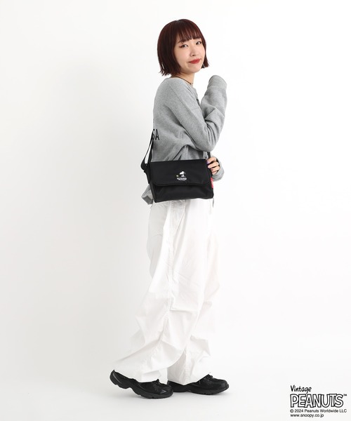 Manhattan Portage（マンハッタンポーテージ）の「Whitehall Shoulder Bag PEANUTS FW2024（ショルダーバッグ・レディース・ブラック・SMALL）」の2枚目の写真
