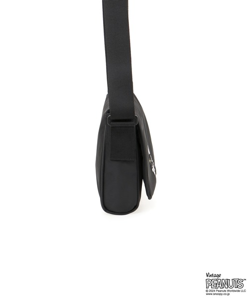Manhattan Portage（マンハッタンポーテージ）の「Whitehall Shoulder Bag PEANUTS FW2024（ショルダーバッグ・レディース・ブラック・SMALL）」の6枚目の写真