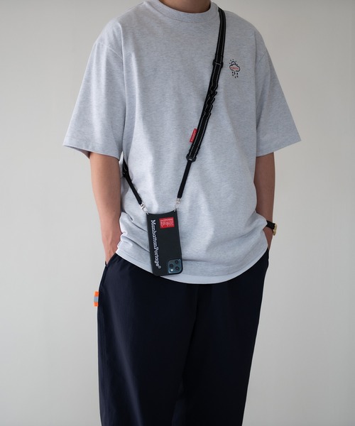 Manhattan Portage(マンハッタンポーテージ)の「【Manhattan Portage】Manhattan Portage PU LEATHER Sling Case LOGO/SKYLINE iPhone13 14 兼用 FSUN(スマホケース/カバー・メンズ・ブラック/ブラック系その他2・FREE)」の3枚目の写真