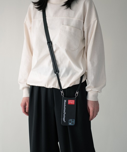 Manhattan Portage(マンハッタンポーテージ)の「【Manhattan Portage】Manhattan Portage PU LEATHER Sling Case LOGO/SKYLINE iPhone13 14 兼用 FSUN(スマホケース/カバー・メンズ・ブラック/ブラック系その他2・FREE)」の5枚目の写真