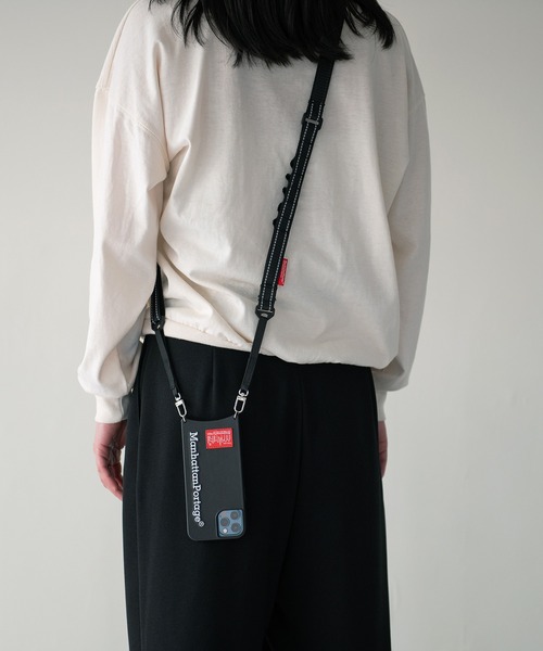 Manhattan Portage(マンハッタンポーテージ)の「【Manhattan Portage】Manhattan Portage PU LEATHER Sling Case LOGO/SKYLINE iPhone13 14 兼用 FSUN(スマホケース/カバー・メンズ・ブラック/ブラック系その他2・FREE)」の6枚目の写真