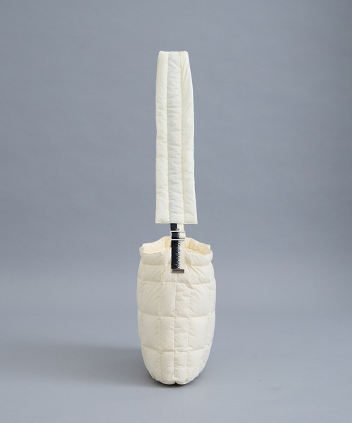 beautiful people（ビューティフルピープル）の「《残りわずか》【beautiful people/ビューティフルピープル】別注 PATTED SHOULDER BAG/パデッドショルダーバッグ/ナイロン巾着バッグ/ワンハンドルギャザーバッグ/キルティングバッグ/A4収納可能/防水（ショルダーバッグ・レディース・ブラック/グレー/ホワイト・FREE）」の14枚目の写真