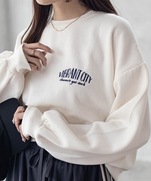 UNDERWRAPS(アンダーラップス)の「UNDERWRAPS サガラビッグロゴ刺繍 裏起毛トレーナー 古着風(スウェット・レディース・アイボリー/杢グレー/チャコールグレー・フリー)」の5枚目の写真
