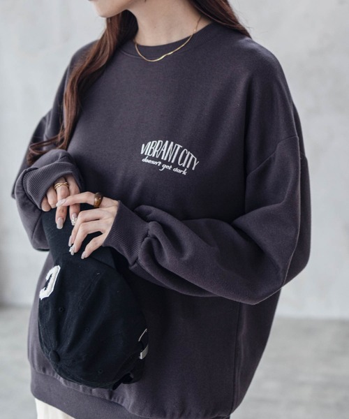 UNDERWRAPS(アンダーラップス)の「UNDERWRAPS サガラビッグロゴ刺繍 裏起毛トレーナー 古着風(スウェット・レディース・アイボリー/杢グレー/チャコールグレー・フリー)」の15枚目の写真