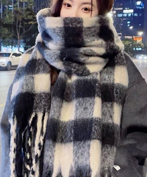 Futier land（フューティアランド）の「大判が女性らしくてカワイイ◎やわらかシャギーチェックビッグマフラー（マフラー・レディース・ブラック/ブルー/ピンク・FREE）」の10枚目の写真