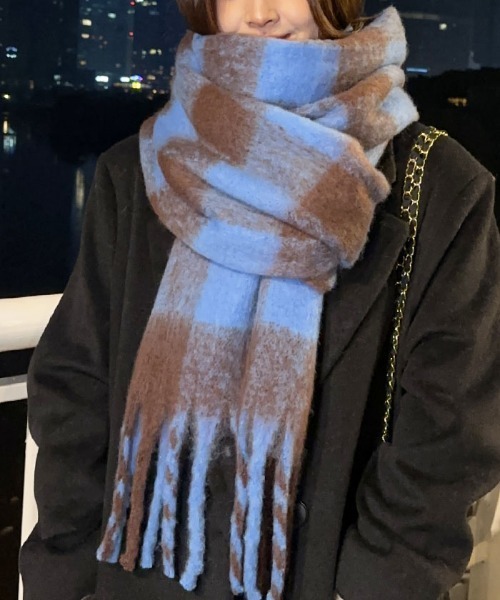 Futier land（フューティアランド）の「大判が女性らしくてカワイイ◎やわらかシャギーチェックビッグマフラー（マフラー・レディース・ブラック/ブルー/ピンク・FREE）」の8枚目の写真