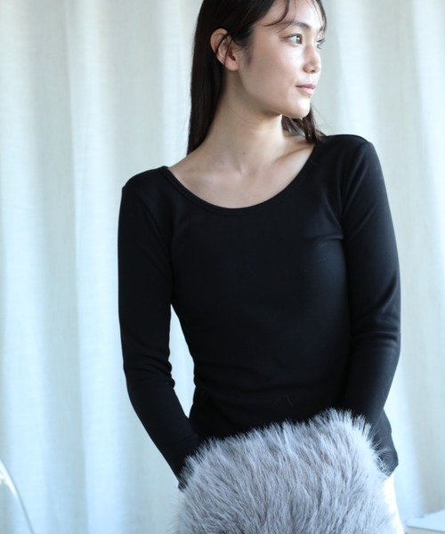 aimoha（アイモハ）の「【Aimoha】Uネック裏起毛インナートップス (AW) (LV)（Tシャツ/カットソー・レディース・ベージュ/ブラウン/ホワイト/ブラック・SMALL/MEDIUM/LARGE/X-LARGE/XX-LARGE）」の2枚目の写真