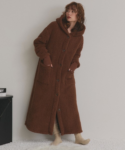 ad thie(アドティエ)の「着る毛布 ロング丈フード付きルームウエア(ルームウェア/パジャマ・レディース・オフホワイト/ピンク/ブラウン/グレー・FREE)」の1枚目の写真