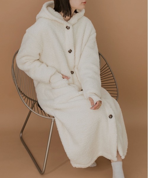 ad thie(アドティエ)の「着る毛布 ロング丈フード付きルームウエア(ルームウェア/パジャマ・レディース・オフホワイト/ピンク/ブラウン/グレー・FREE)」の2枚目の写真