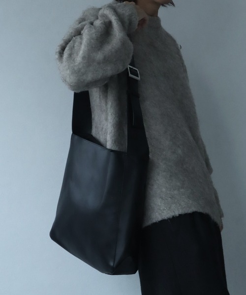 welise（ウェライズ）の「【welise/ウェライズ】アーティフィシャルスキン モードビッグショルダーバッグ/合成皮革（ショルダーバッグ・メンズ・ブラック・FREE）」の4枚目の写真