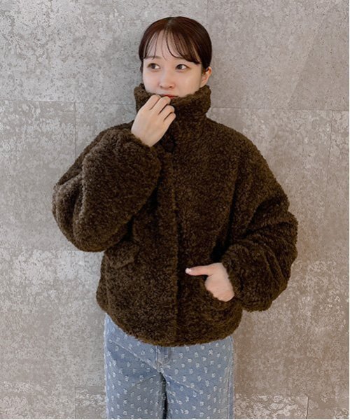 Mi-je(ミジェ)の「プードルフェイクファーコート【韓国ファッション】(ブルゾン・レディース・ブラウン/ベージュ・F)」の14枚目の写真
