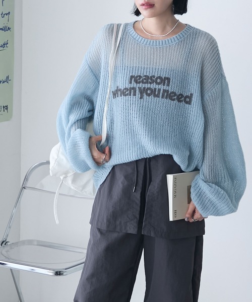 forksy.(フォルクシー)の「【forksy.】オーバーサイズロゴプリントシアーニット(ニット/セーター・レディース・オフホワイト/グレー/サックスブルー・FREE)」の3枚目の写真